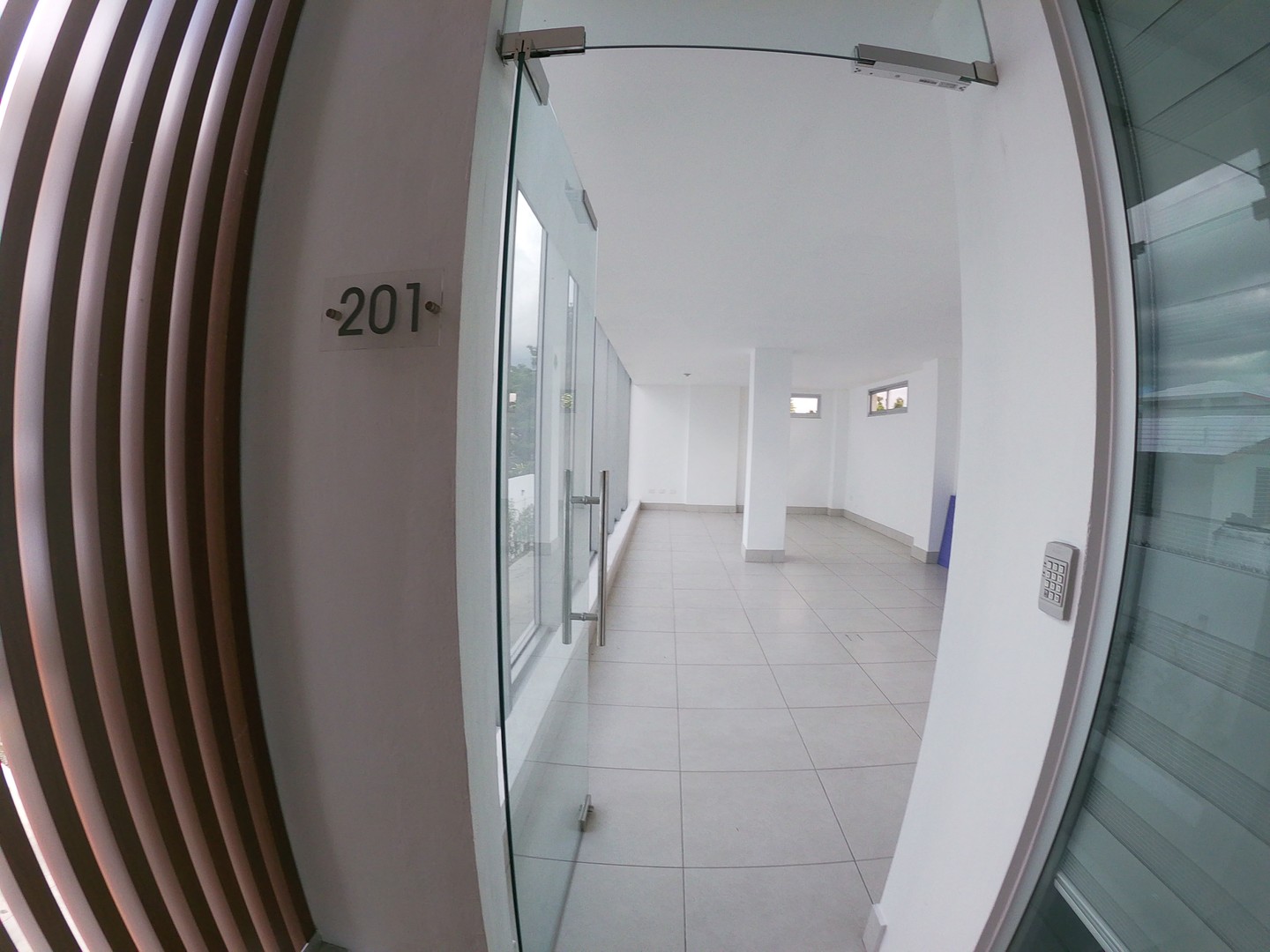 oficinas y locales comerciales - Alquilo local para oficina 40 mts en los prados  3
