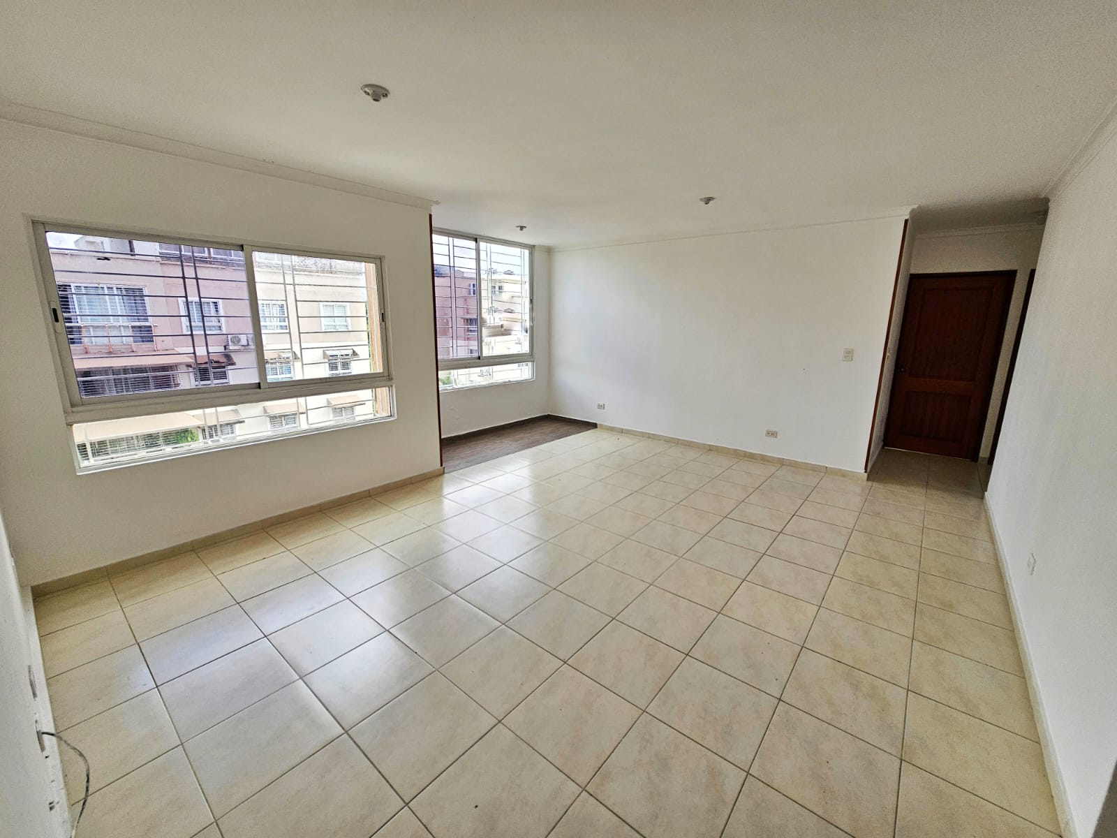 apartamentos - Apartamento en Venta 4to Piso Con Terraza, Av Monu