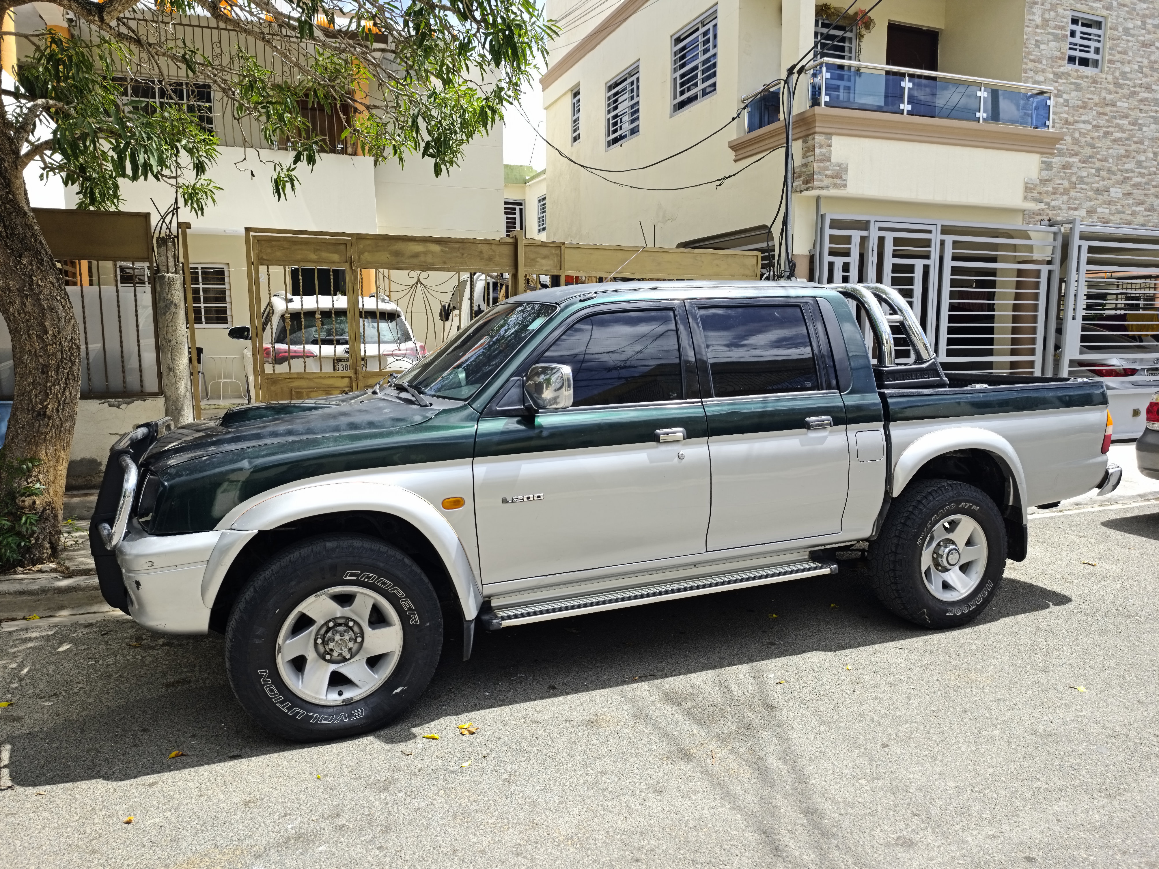 jeepetas y camionetas - Mitsubishi L200 0