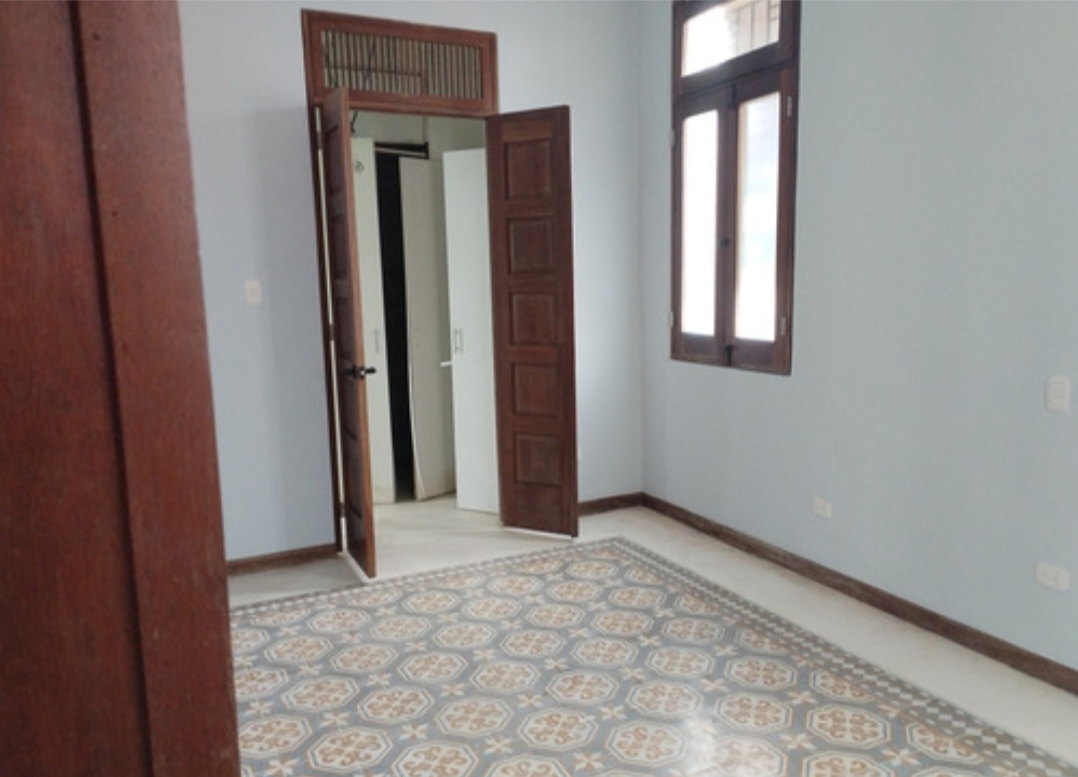 casas - Oportunidad 2 Casa En Zona Colonial Remodelada Con Picuzzy  3