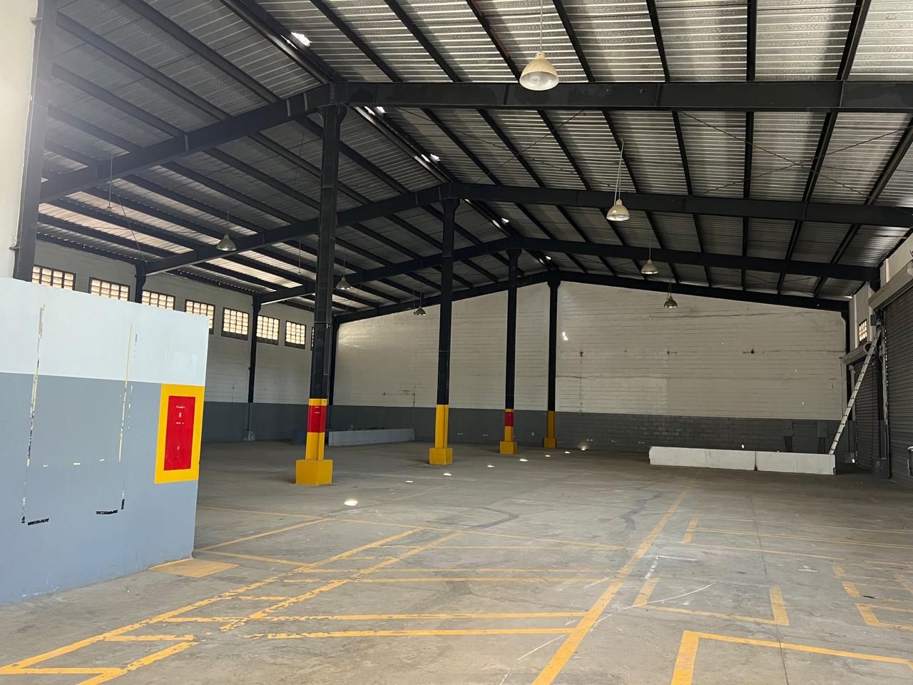 oficinas y locales comerciales - Se renta amplia nave en Av 27 de febrero 1