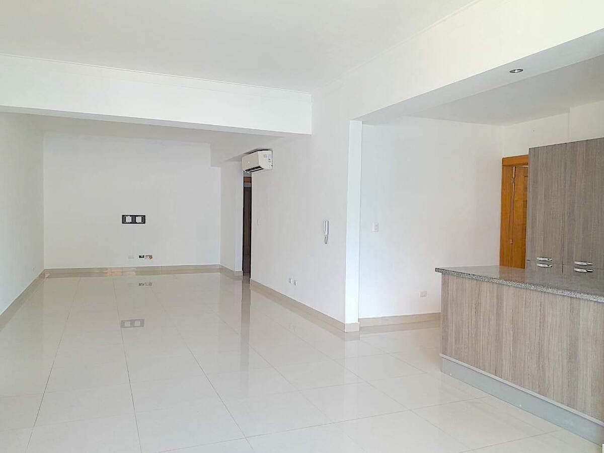 apartamentos - Apartamento en alquiler con amplia terraza . 3