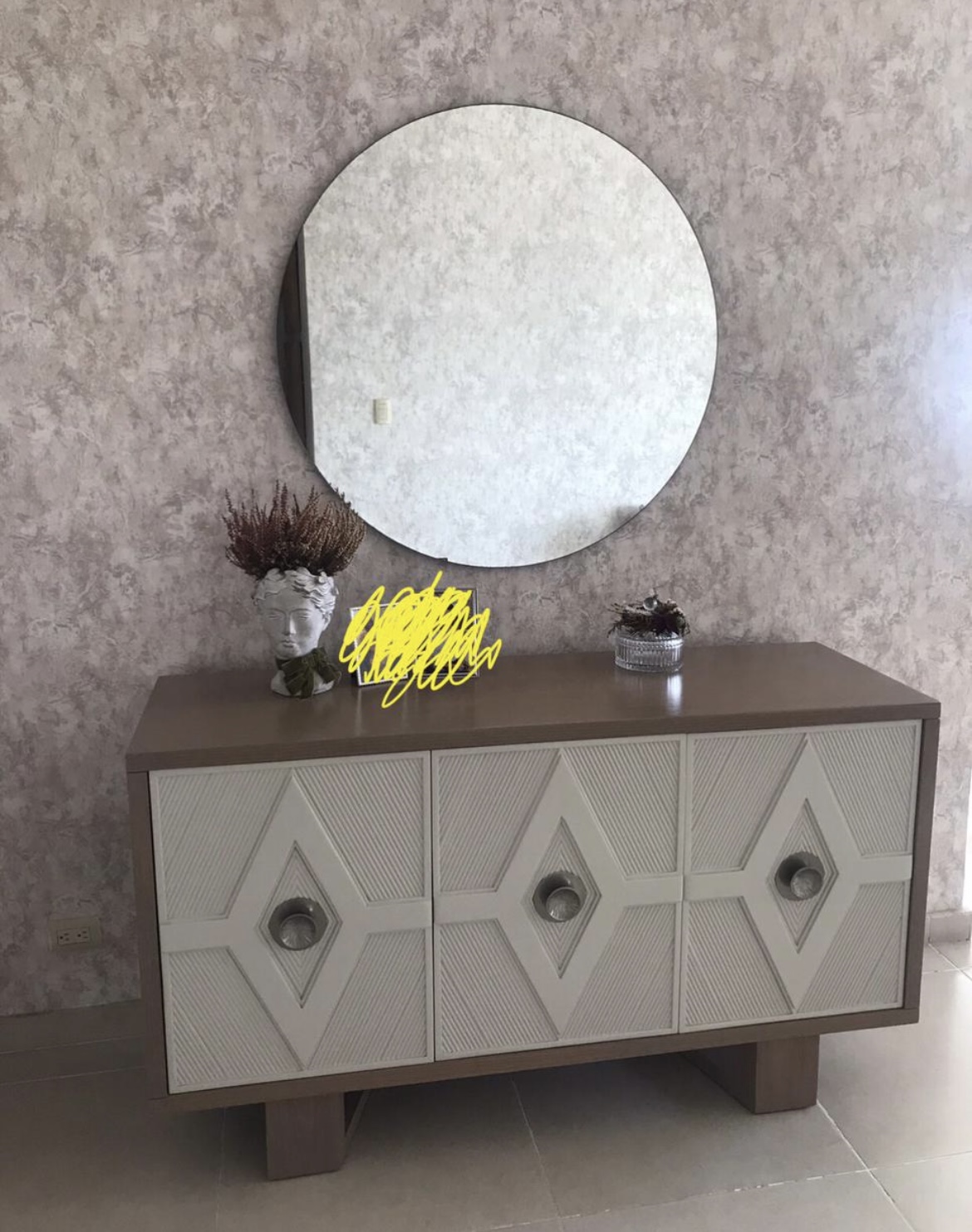 muebles y colchones - Credenza lacqueada 2