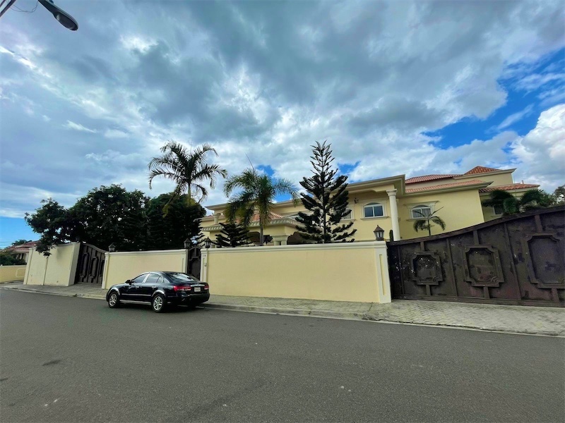casas - Venta de Maravillosa Mansión Amueblada en la avenida independencia de 4000mts 5