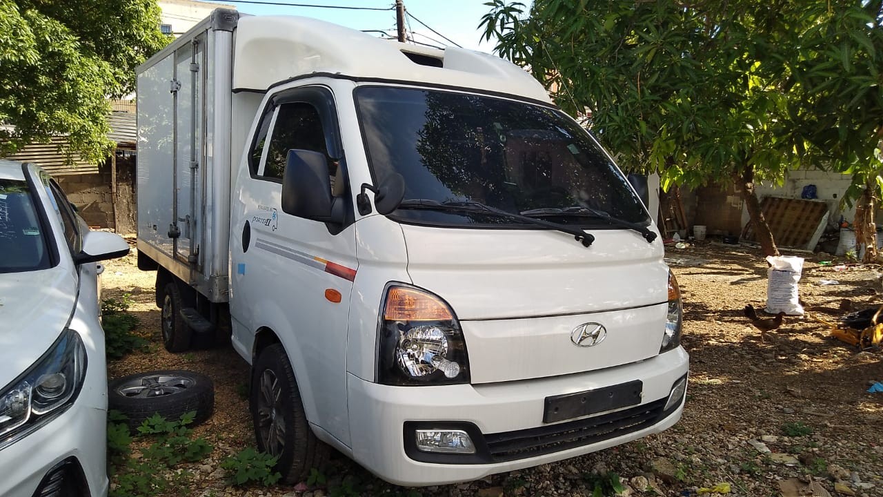 camiones y vehiculos pesados - HYUNDAI PORTER FRIGER 2018 BLANCO DESDE: RD$ 1,150,100.00 1