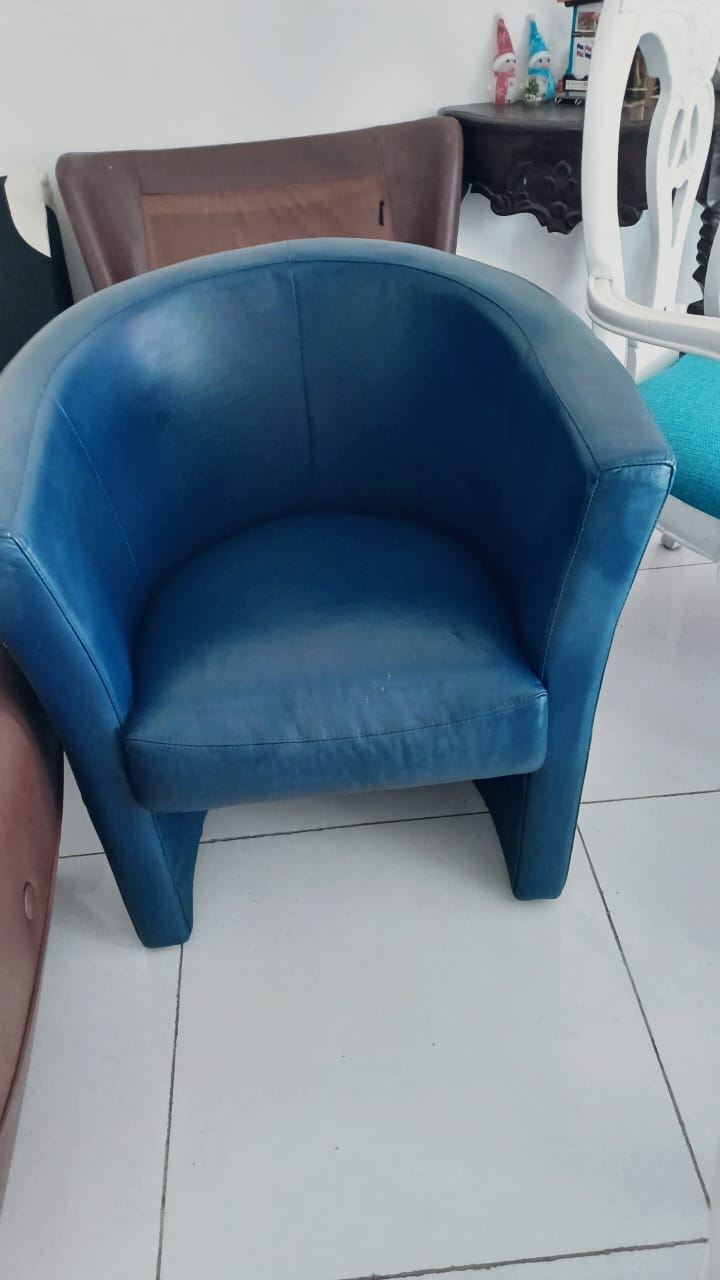 muebles y colchones - Sillón Asiento de Cuero Azul Importado Suiza