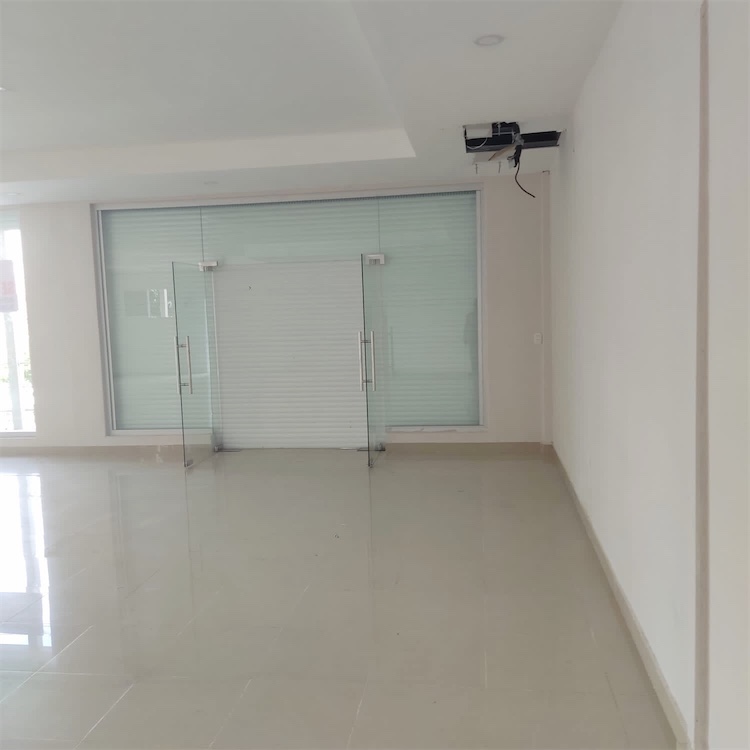 oficinas y locales comerciales - Local céntrico y comercial 8