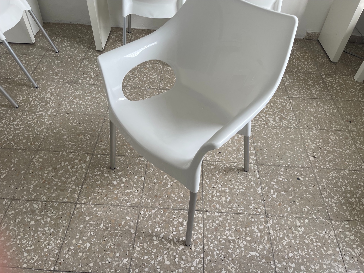 equipos profesionales - 8 sillas blancas