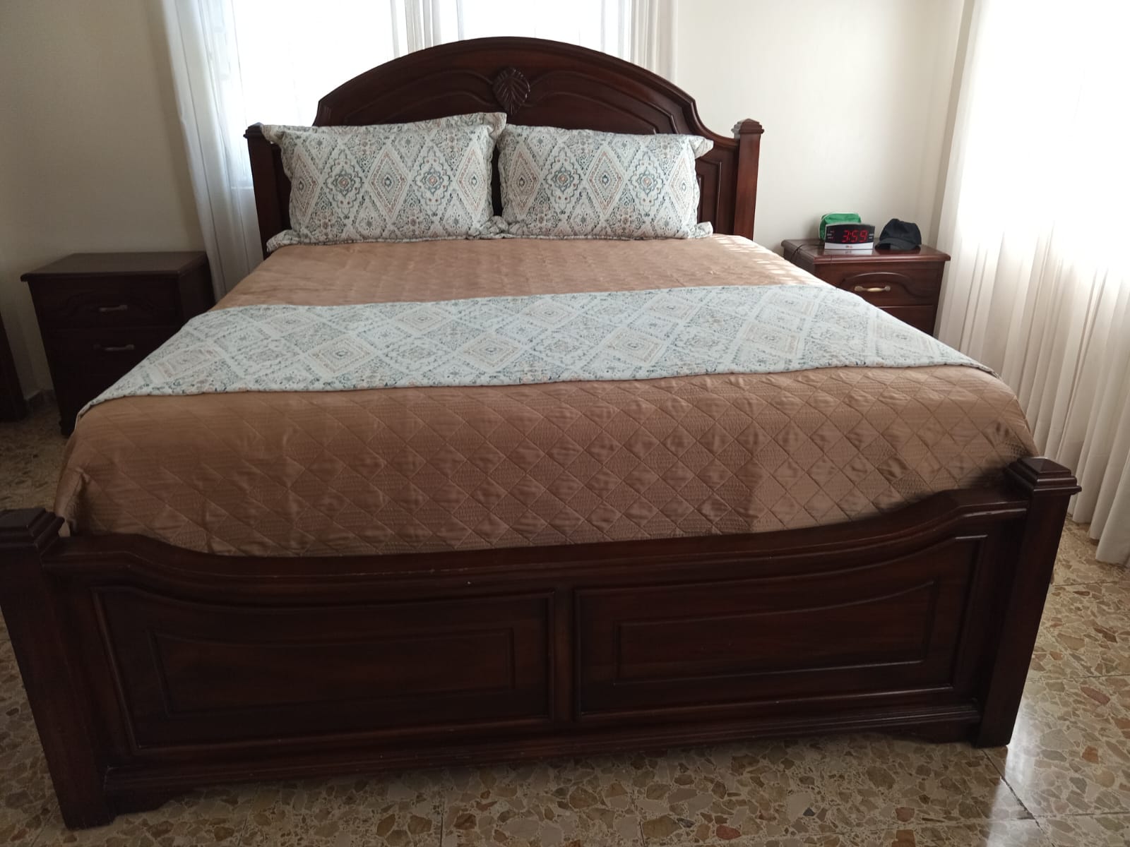 muebles y colchones - Juego de Habitacion en Caoba (King Size) 0