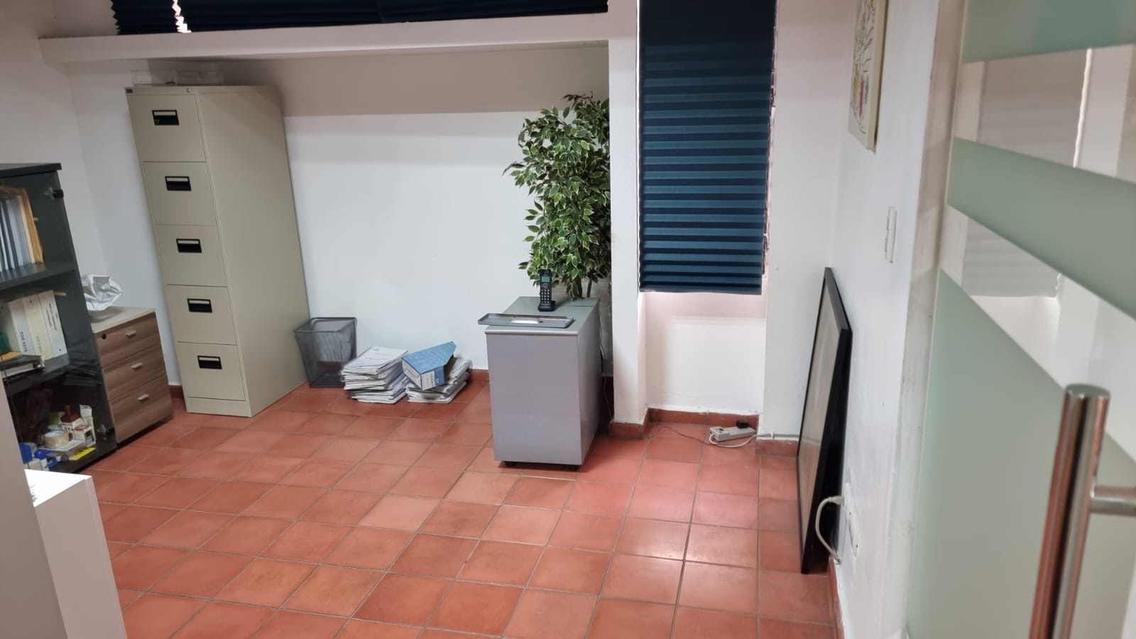 oficinas y locales comerciales - Local en la evaristo morales  4