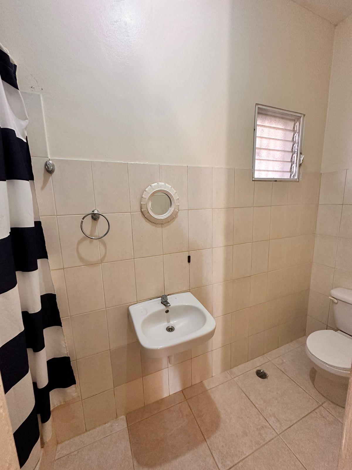 casas - CASA EN VENTA EN JARDINES DEL ESTE, SANTIAGO. 1