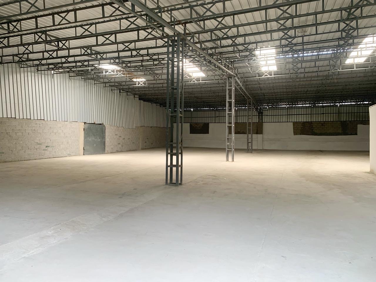 oficinas y locales comerciales - nave en alquiler  en zona céntrica  1