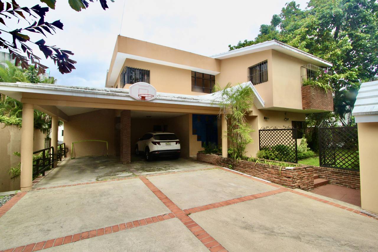 casas - Casa en arroyo hondo para vivir o demoler 0