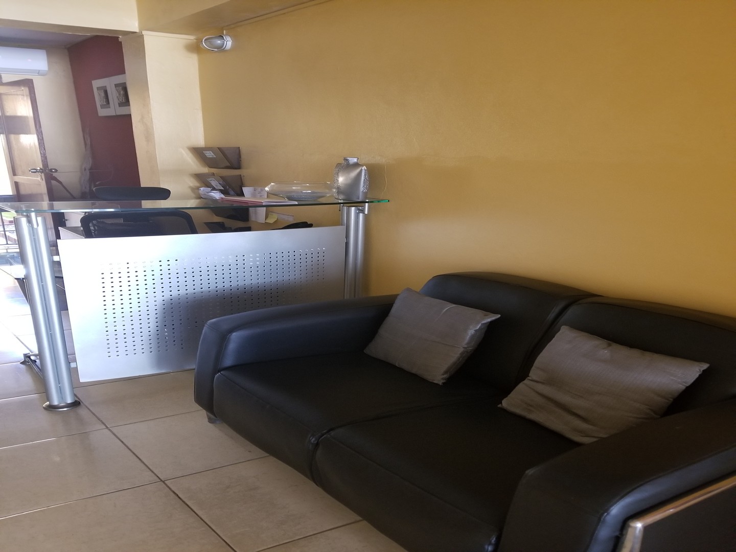 oficinas y locales comerciales - OFERTA CORTA DURACION-$12,000 oficina en Ave Charles Sumner D.N.. 2do. Piso.
 2