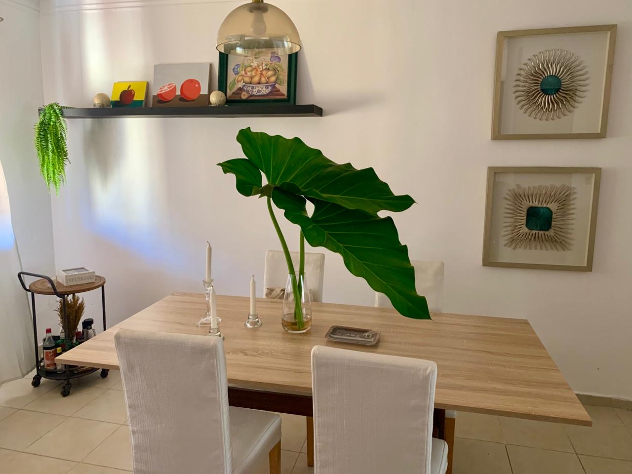 muebles y colchones - Comedor con 4 sillas, capacidad para 6