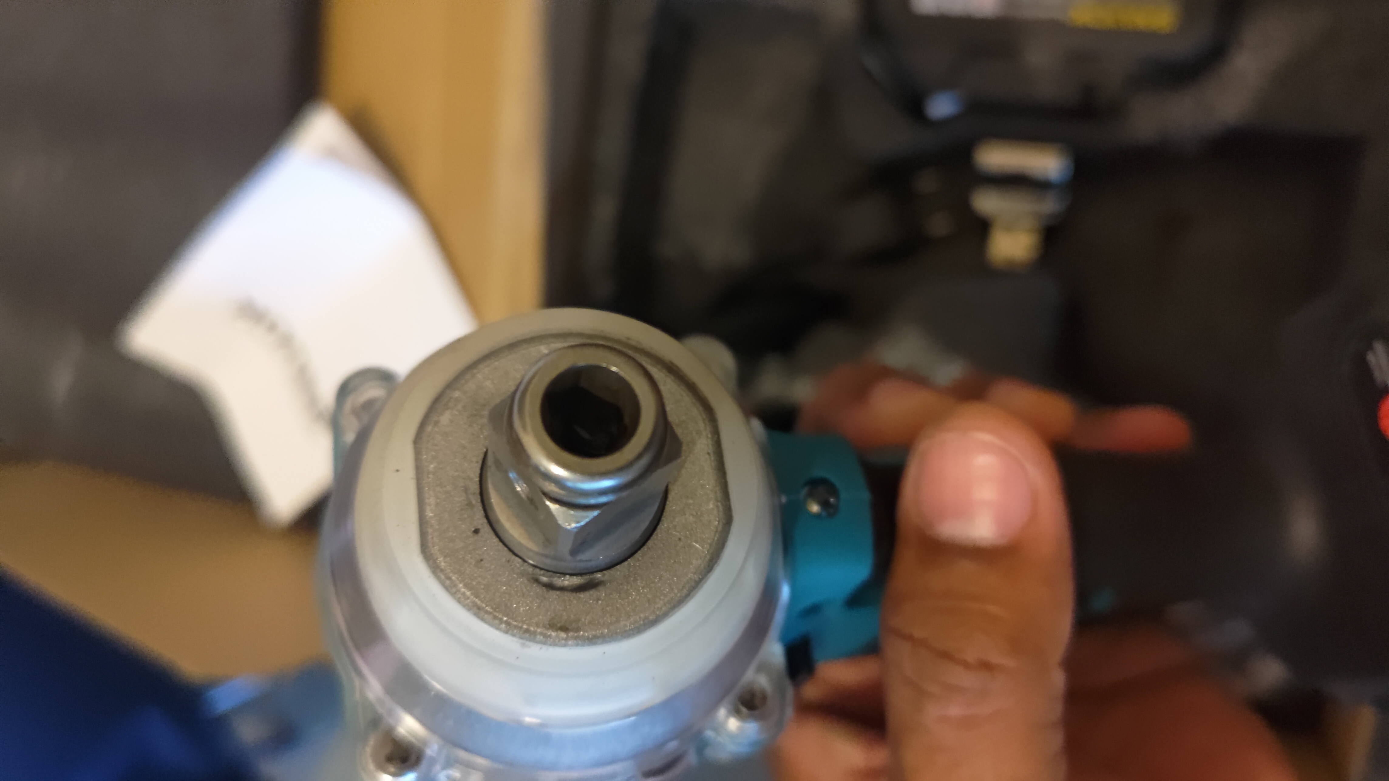 herramientas, jardines y exterior - Llave impacto con dos batería y su cargador 2