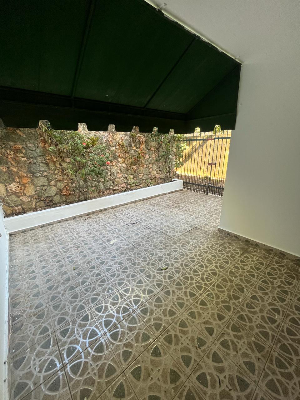 casas - EN VENTA AMPLIA CASA  EN LA CASTELLANA  Solar 499. 2
