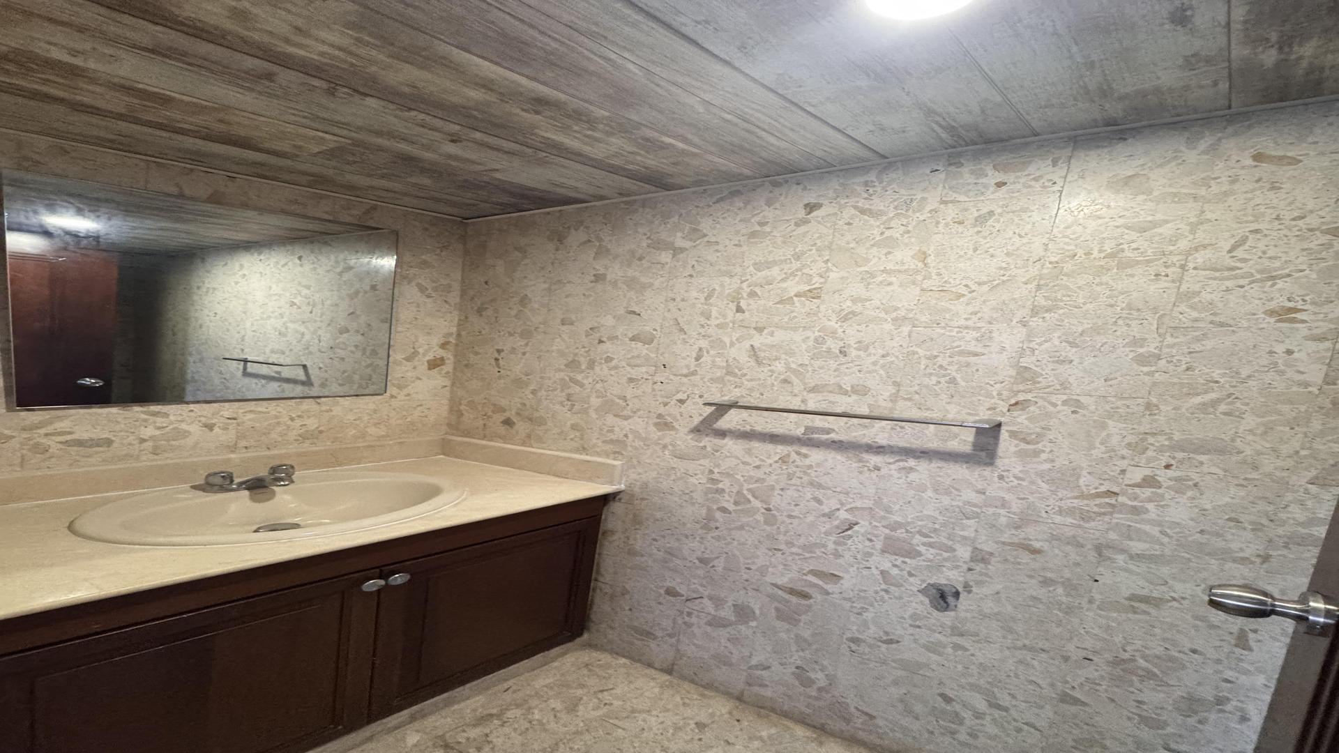 apartamentos - En alquiler, amplio y fresco apartamento de 3 Hab. En La Anacaona. 9