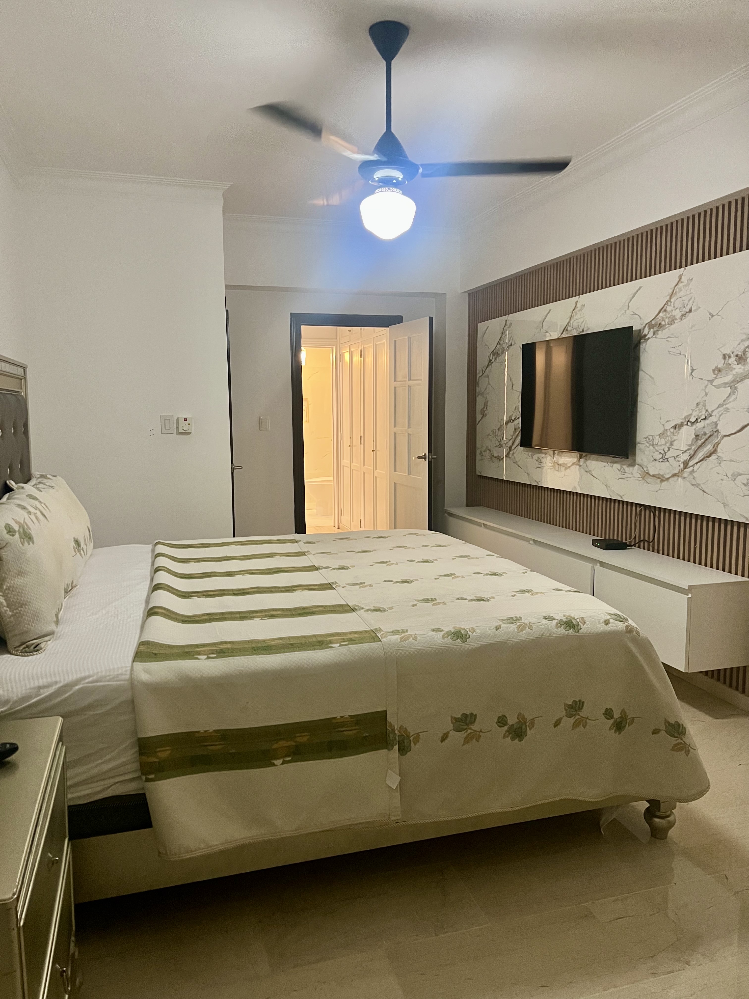 apartamentos - Naco, Amplio, céntrico , moderno, de lujo, amueblado full.
 9