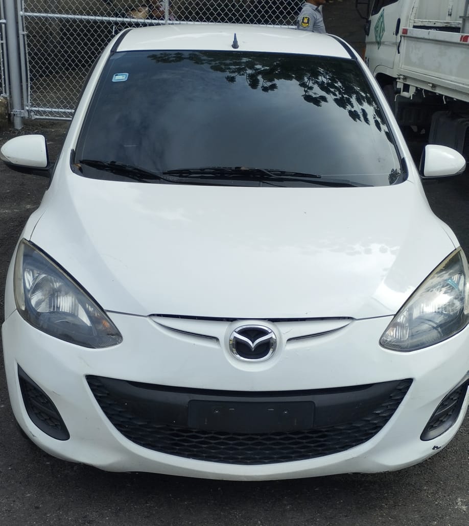 carros - Se vende Mazda Demio 2014,negociable. 3