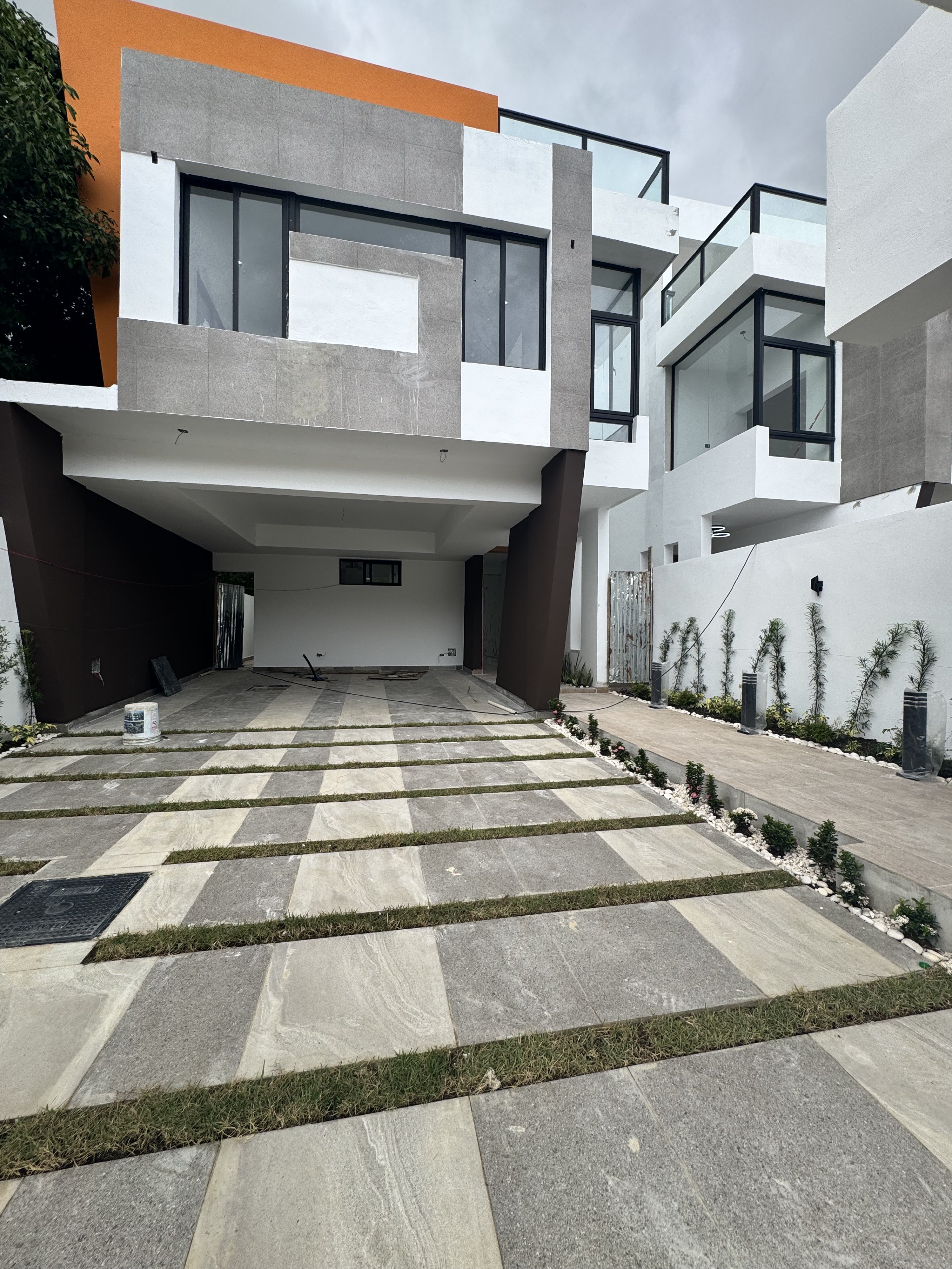 casas - venta de casa en la autopista de san isidro prado oriental Santo Domingo este  2