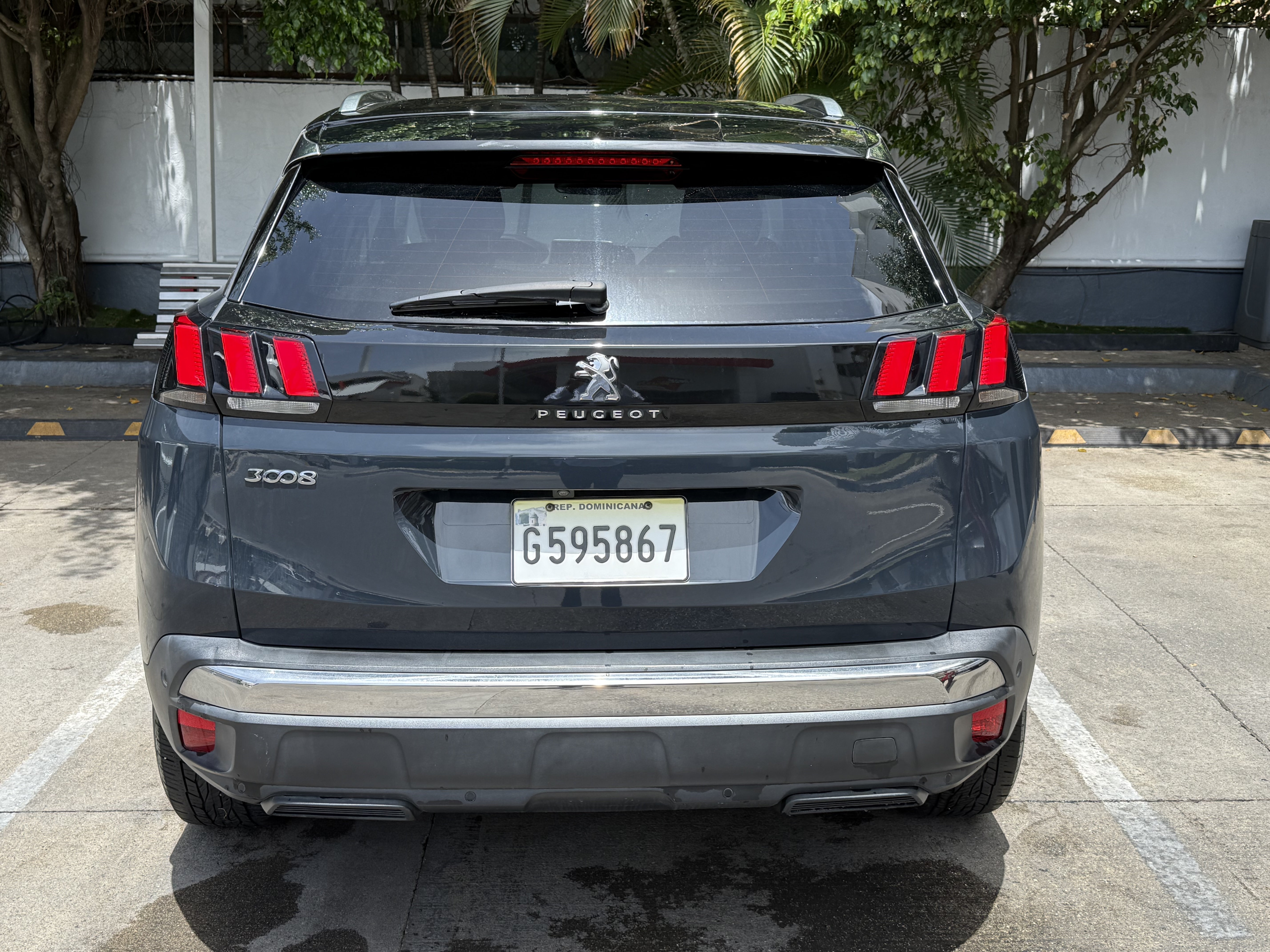 jeepetas y camionetas - Venta de Peugeot 3008 por motivo de viaje  4