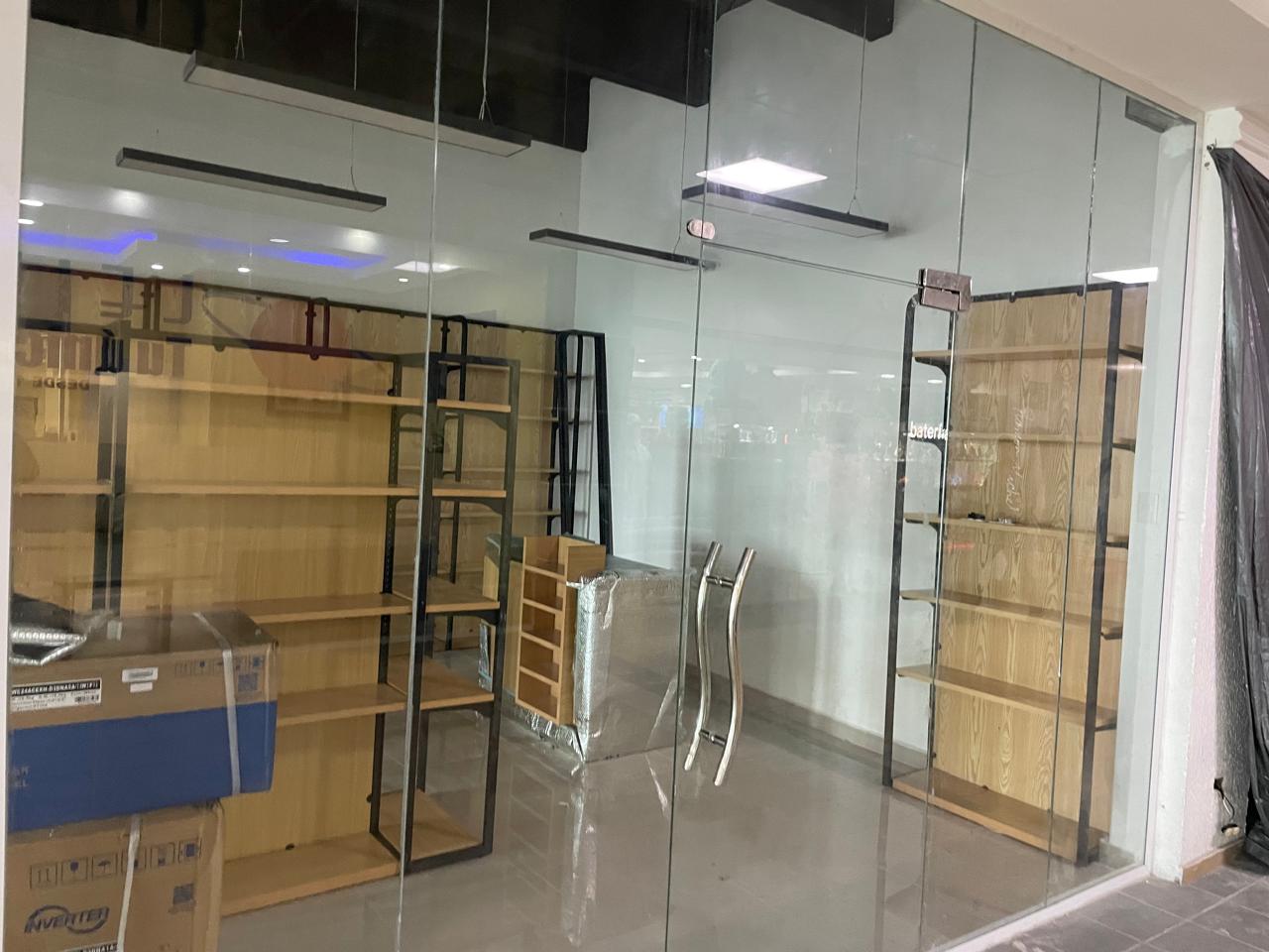 oficinas y locales comerciales - De oportunidad,  Local Comercial en la zona oriental 1