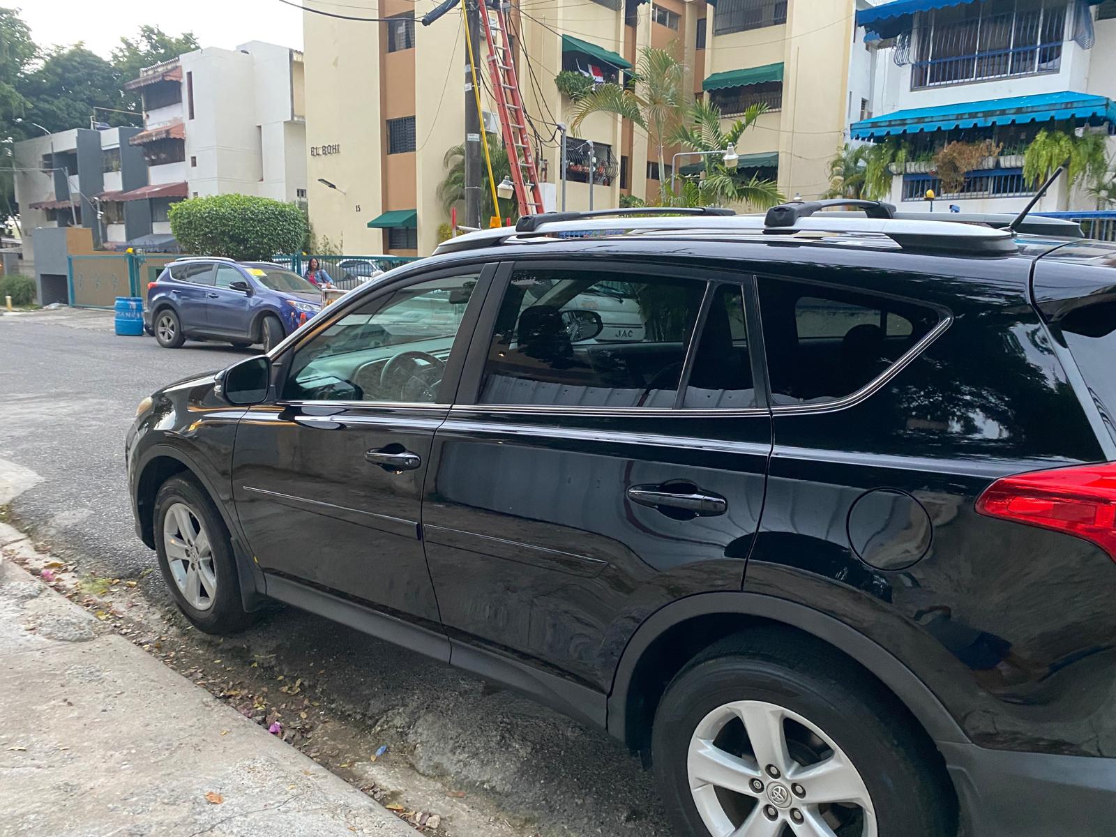 jeepetas y camionetas - 2013 Toyota RAV4 XLE Americana  6