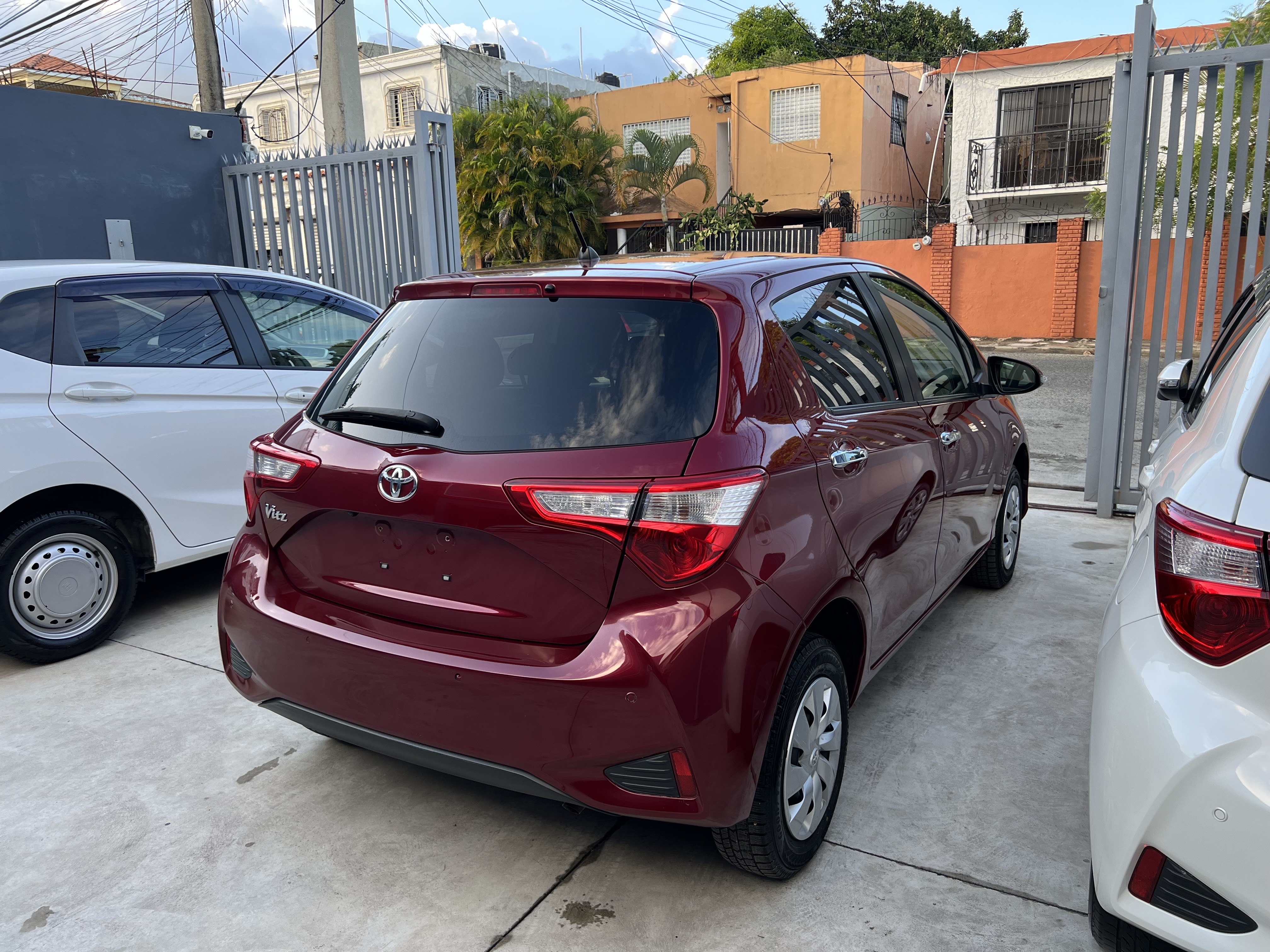 carros - TOYOTA VITZ 2019 CÁMARA DE REVERSA LLAVE INTELIGENTE RECIÉN IMPORTADO FULL 4