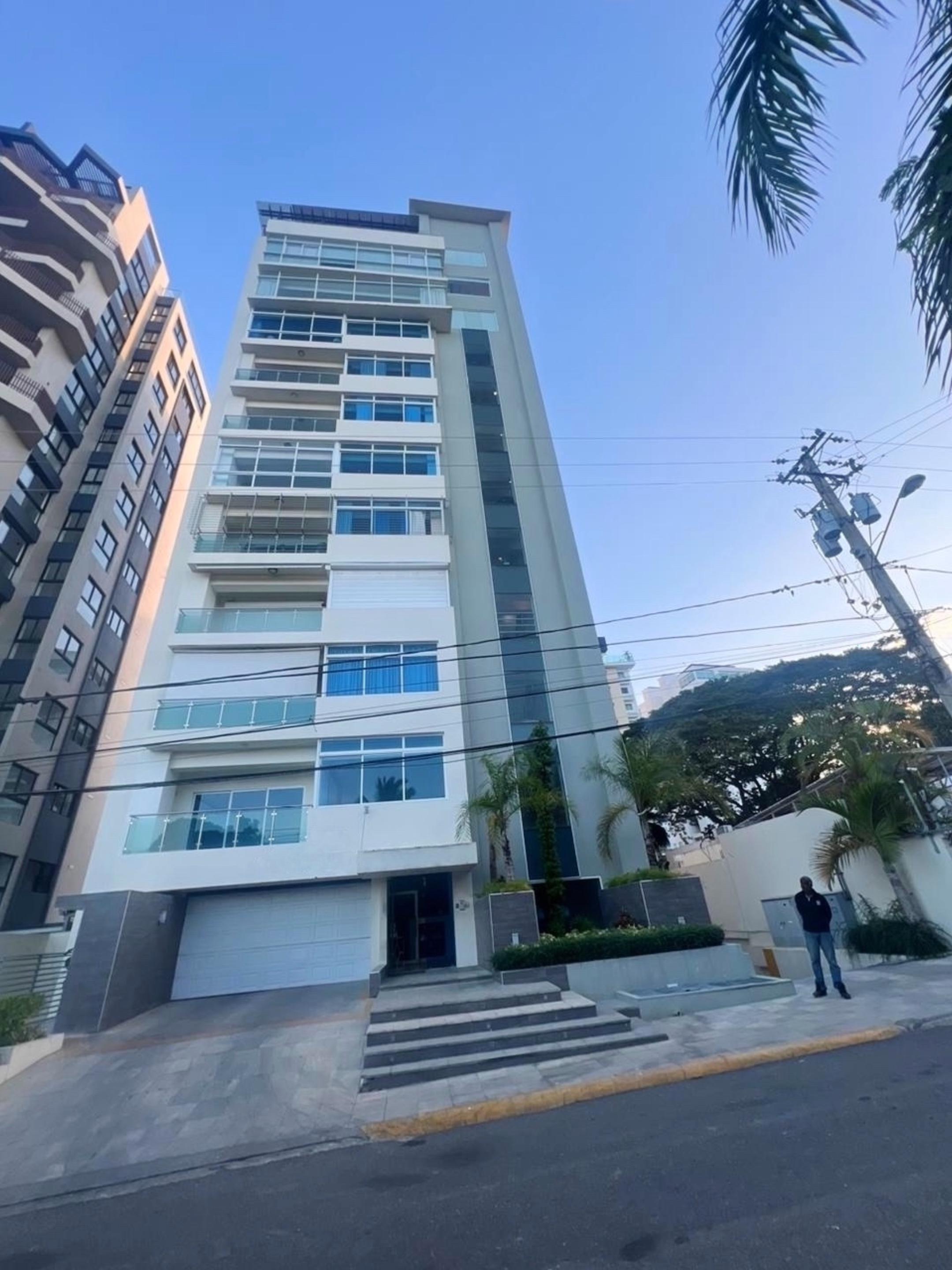 apartamentos - Apartamento 2do Nivel en La Esmeralda 