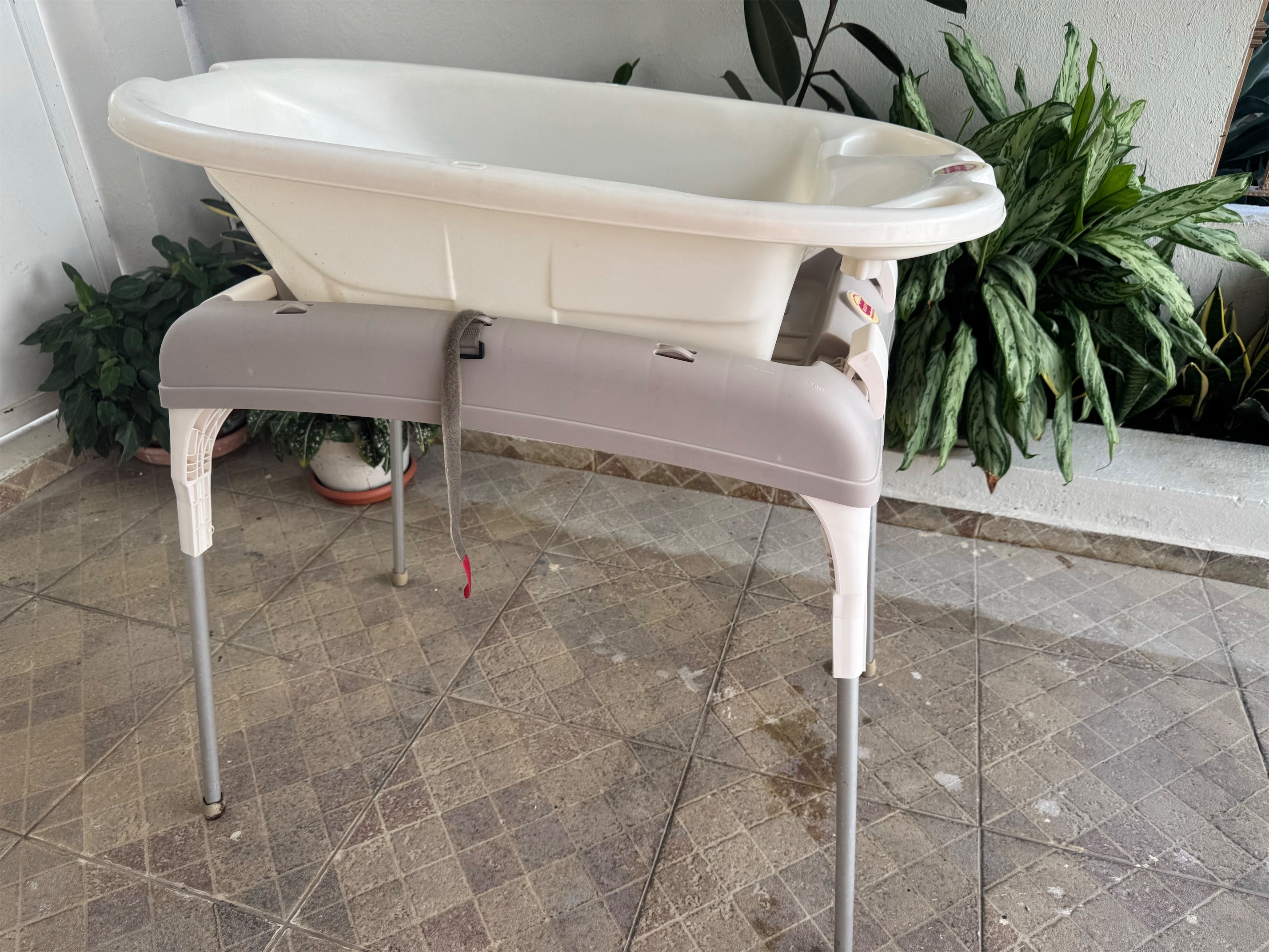 cuidado y nutricion - Base de Bañera 3,500.  bañera OK baby mas colchon cambiador y base $4,500 0