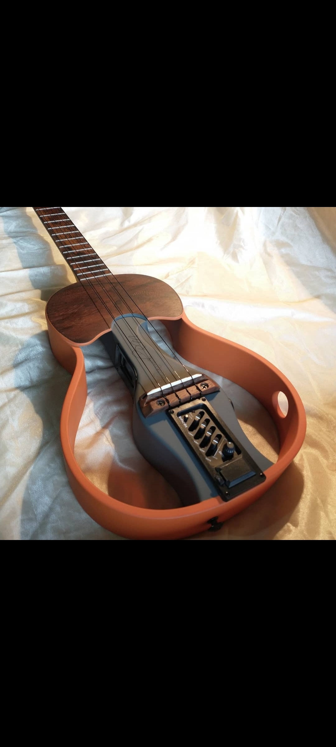 instrumentos musicales - Cuatro Venezolano Eléctrico  0
