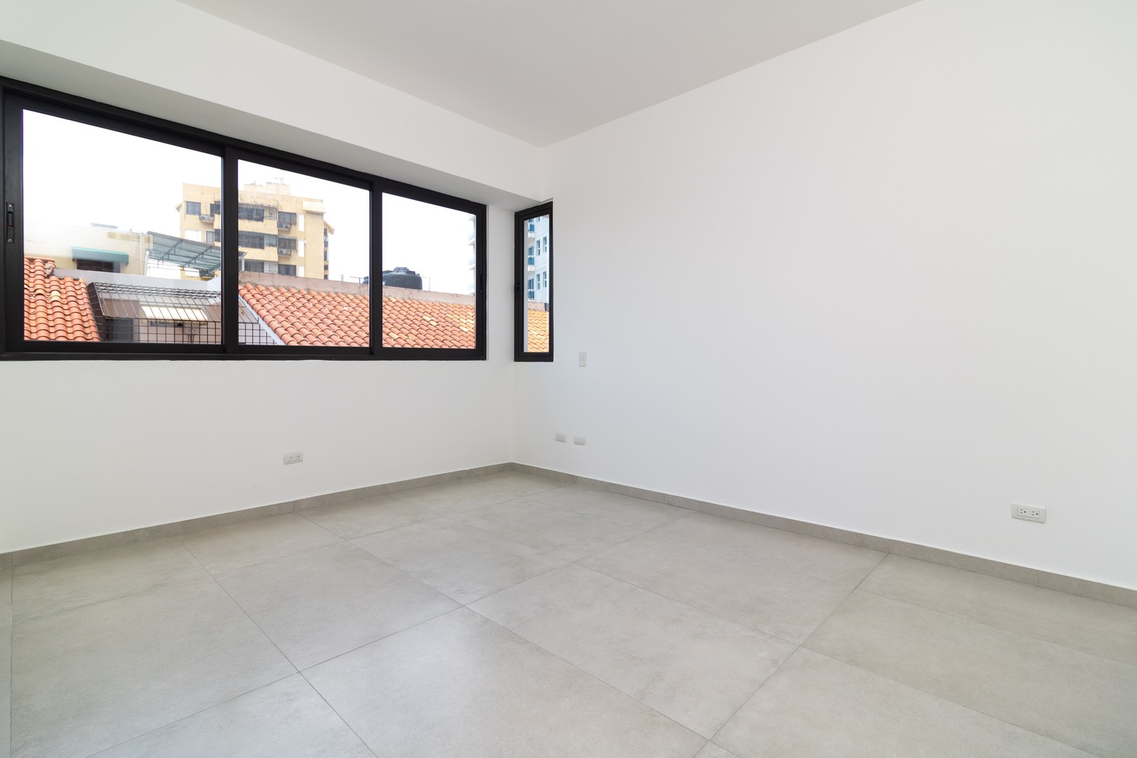 apartamentos - La Esperilla vacio 3er piso 1 habitacion 1.5 baños 2 parqueos area social 5