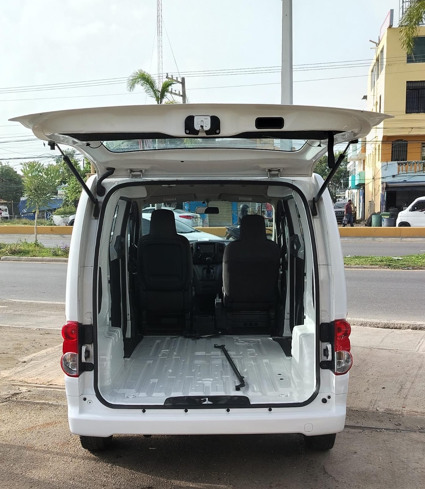 jeepetas y camionetas - Nissan NV 200 2020 4