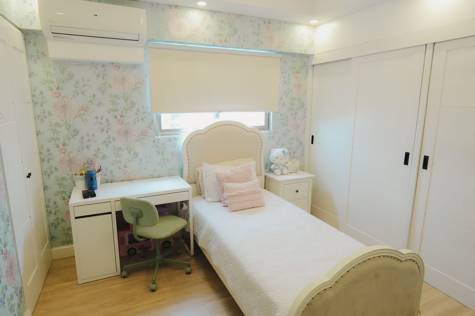 muebles y colchones - Vendo cama importada con mesa de noche