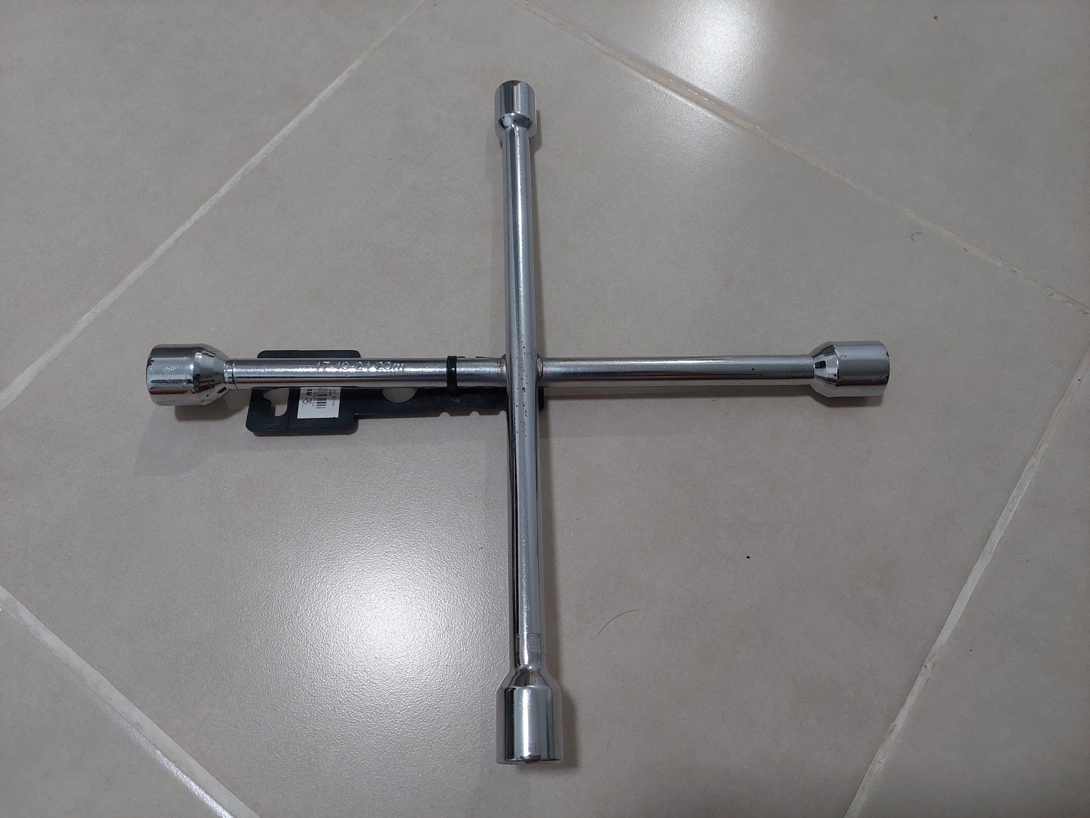 accesorios para vehiculos - Gato Hidraulico
Llave de ruedas nueva
Cables de Jumpear vehiculo 5