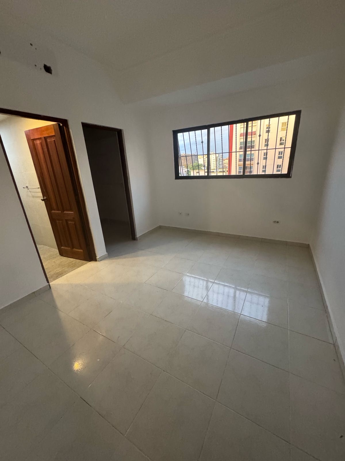 apartamentos - Evaristo Morales tres hab piso 6 dos parqueos balc 9