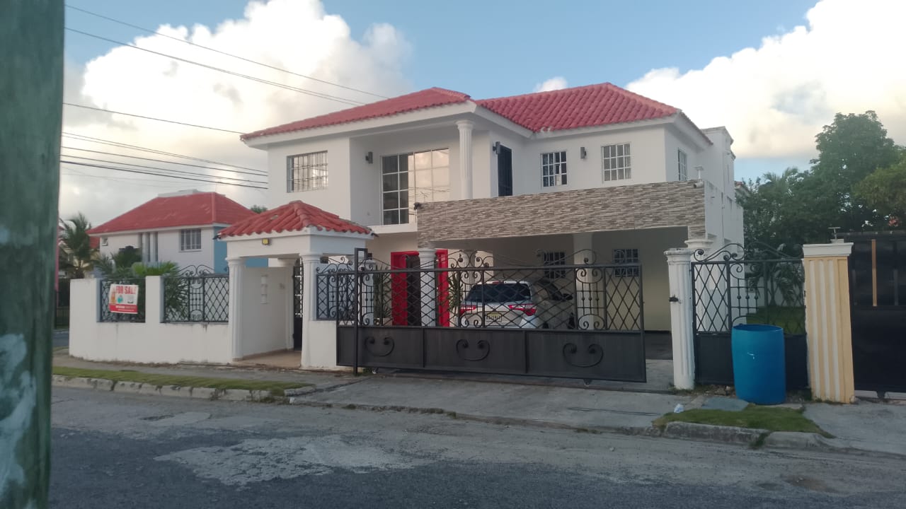 casas - Oportunidad Casa en Bávaro con 5 Habitaciones  0