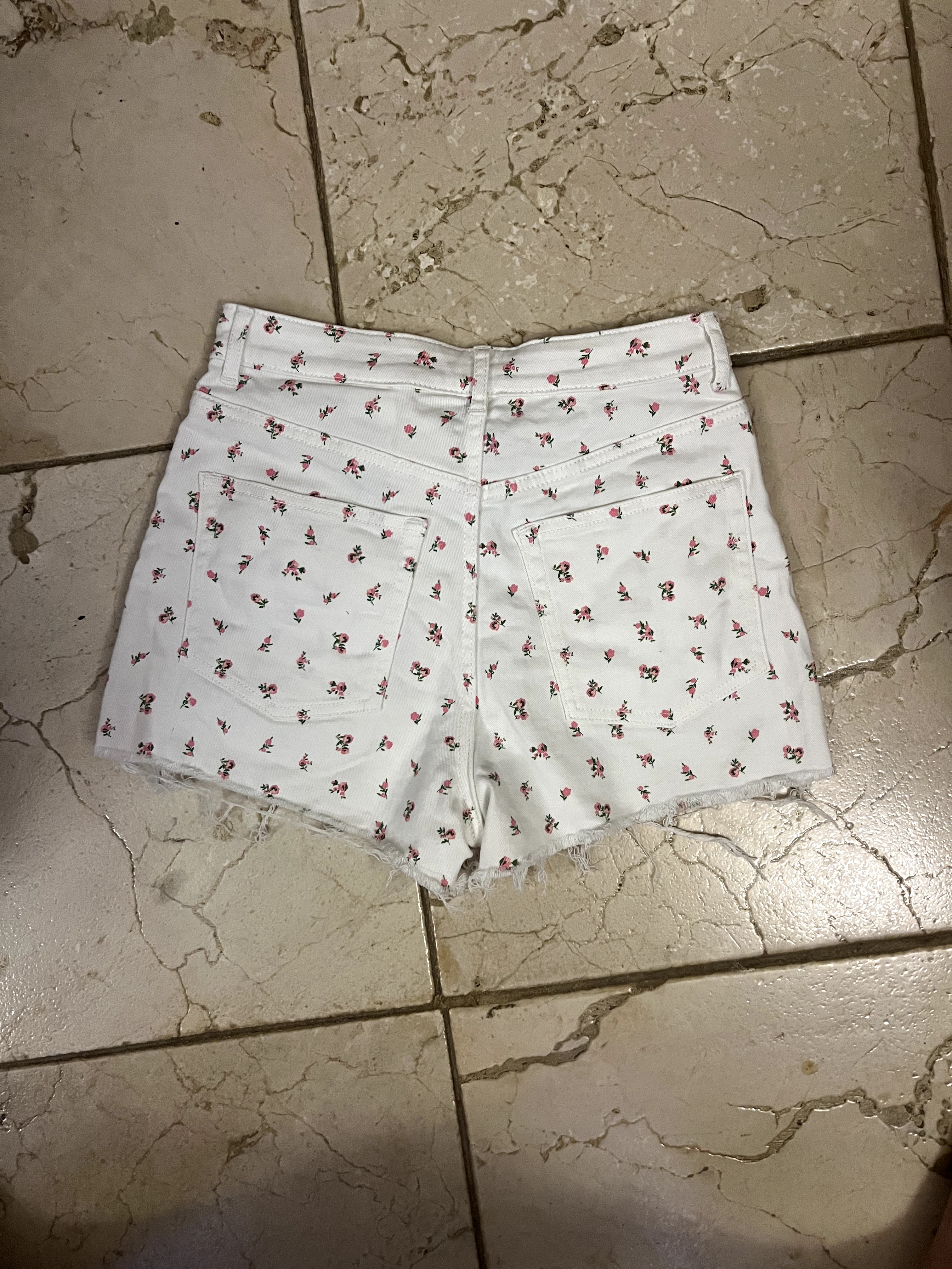 ropa para mujer - SHORT DE FLORES DE H&M NUEVO