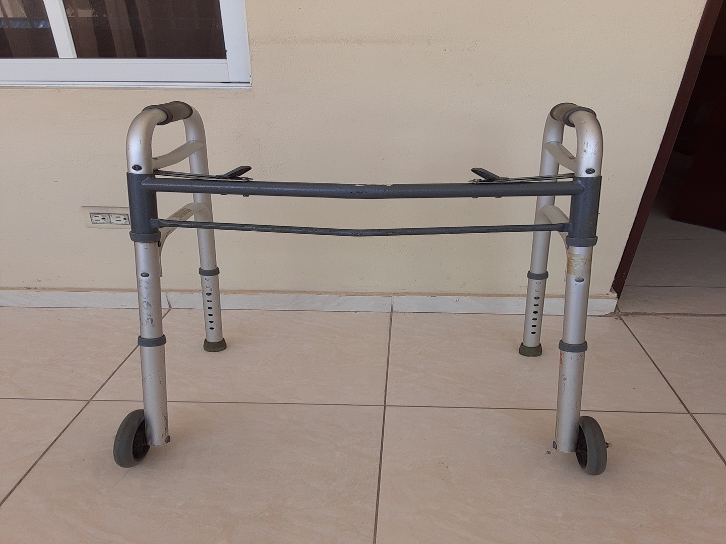 salud y belleza - Andador con ruedas para adultos. 0