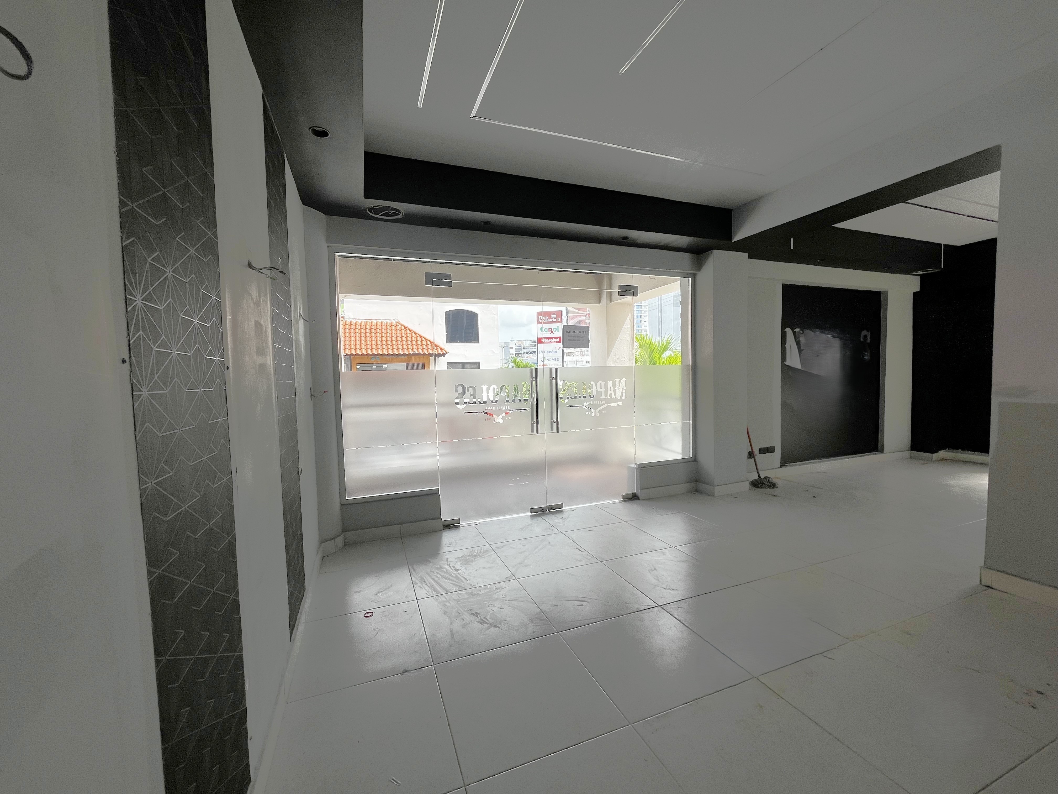 oficinas y locales comerciales - Local Comercial Alquiler Piantini  de 64 m2 0