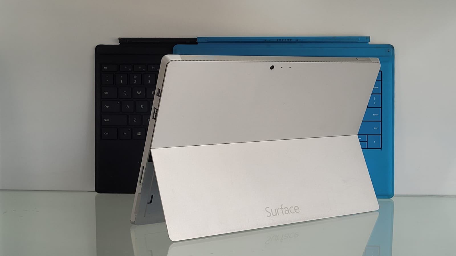 computadoras y laptops - MICROSOFT SURFACE CON TECLADO PORTATIL DISPONIBLE 2