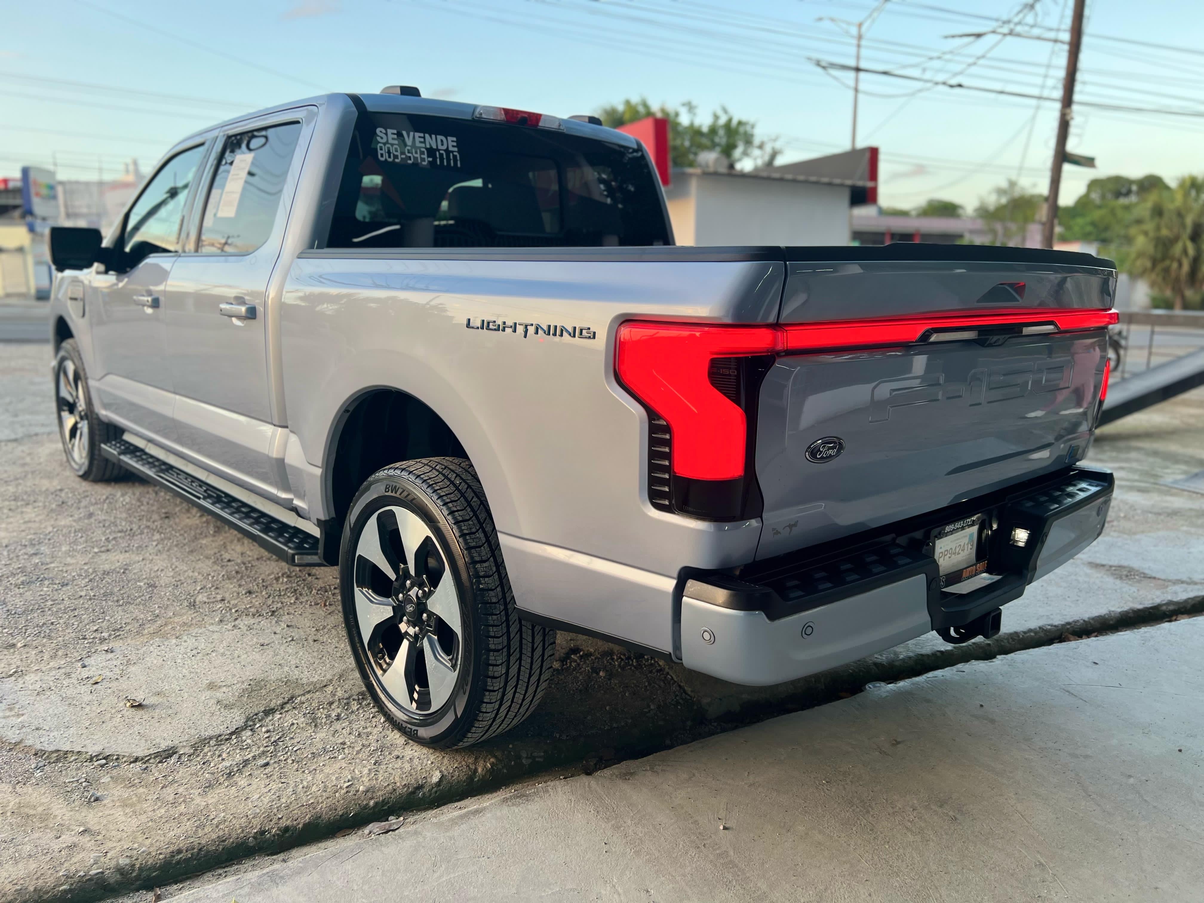 jeepetas y camionetas -  Ford F-150 Lightning Platinum 2022 8