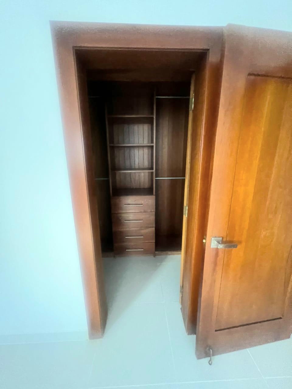 apartamentos - Apartamento 2do Nivel en La Esmeralda  4