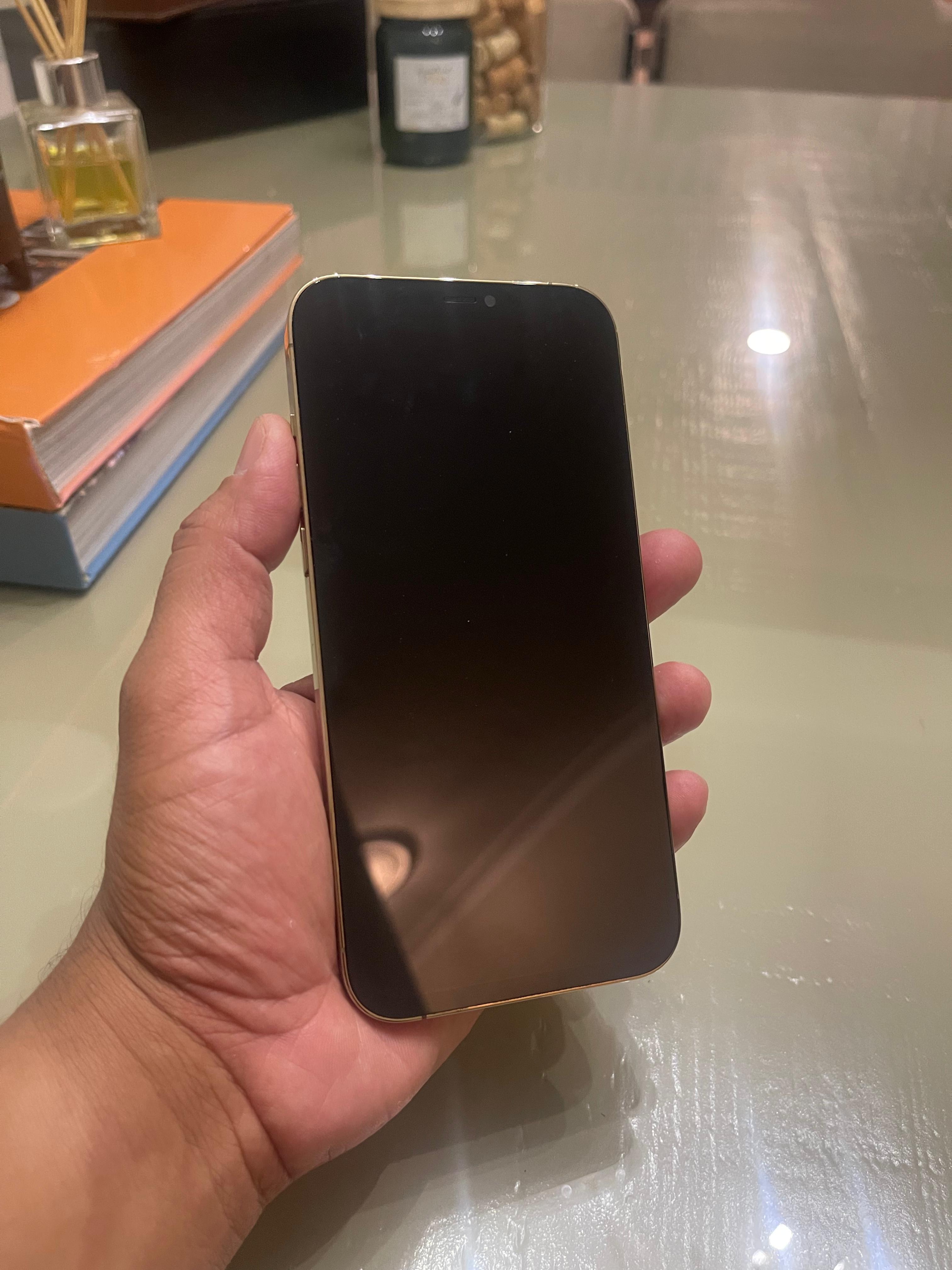 celulares y tabletas - Se vende Iphone 12 Pro Max como nuevo 0