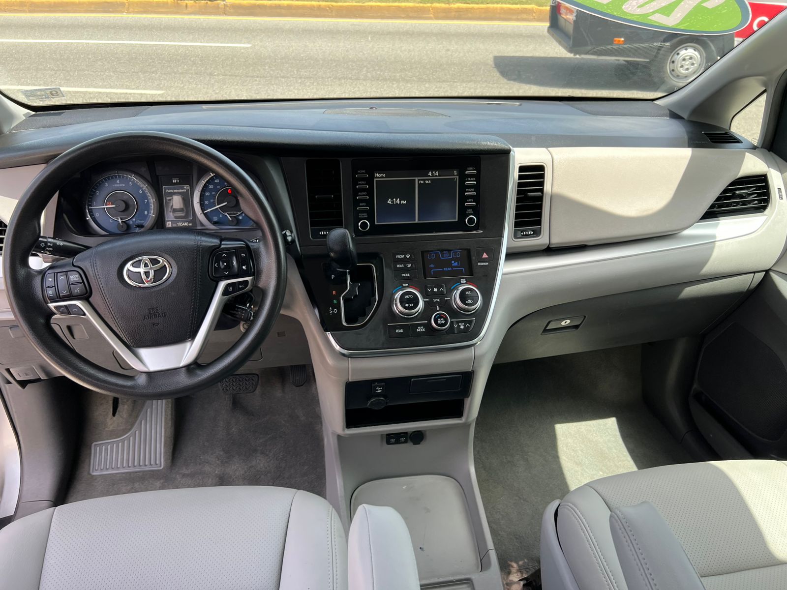 jeepetas y camionetas - Toyota Sienna 2018 2