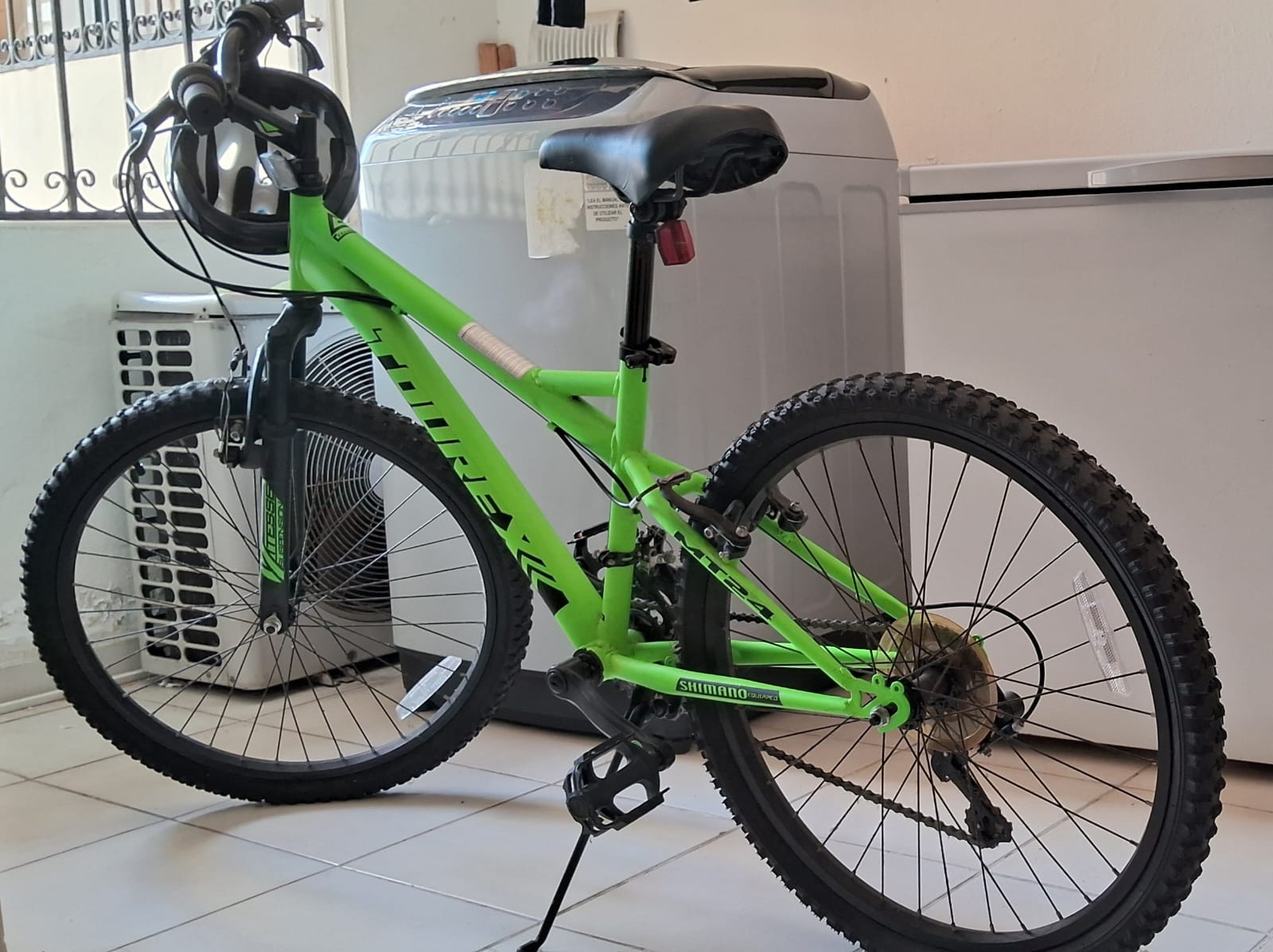 bicicletas y accesorios - Vendo bicicleta por motivo de viaje 