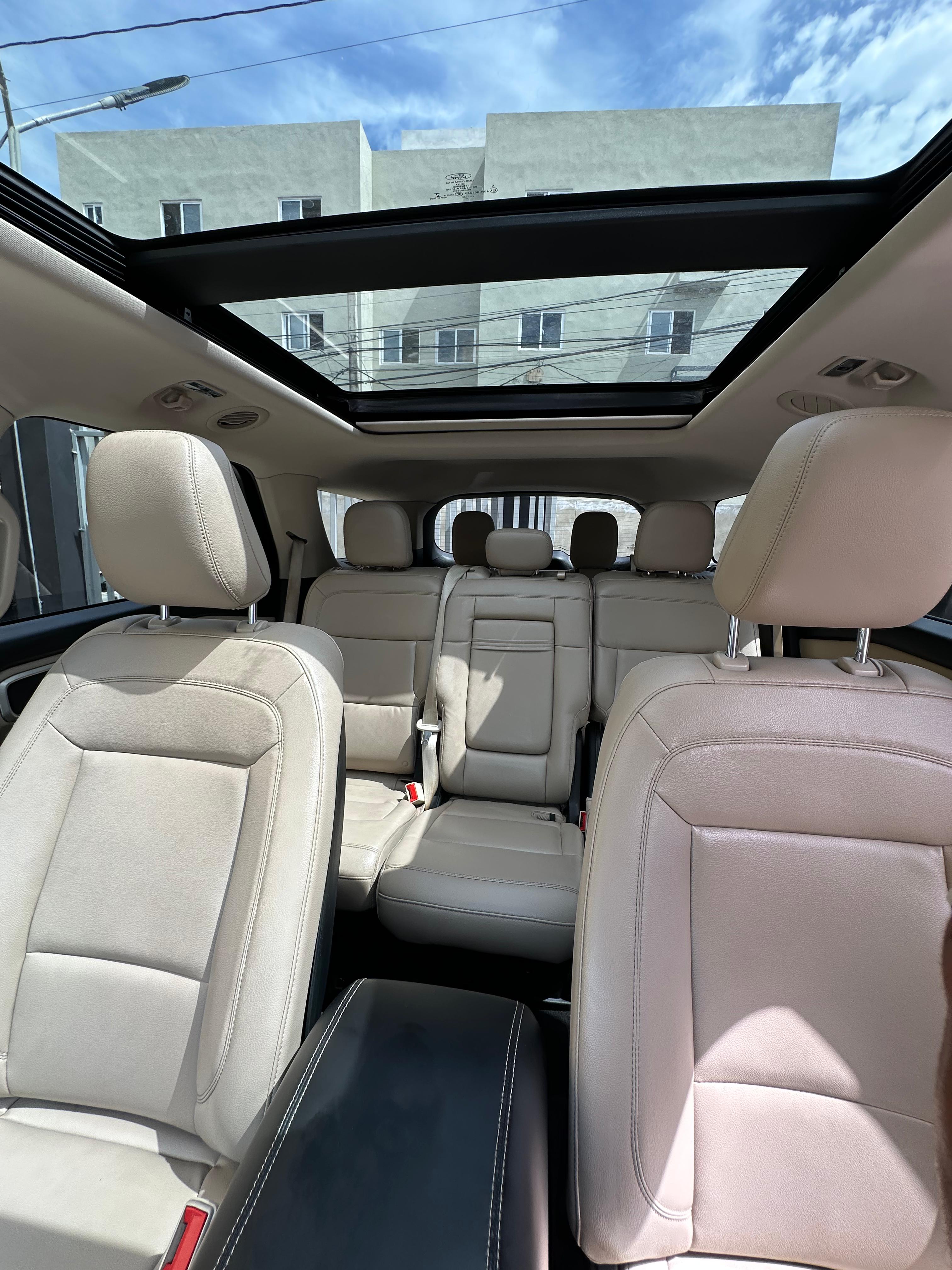 jeepetas y camionetas - Ford Explorer XLT 2020 techo panoramico  6