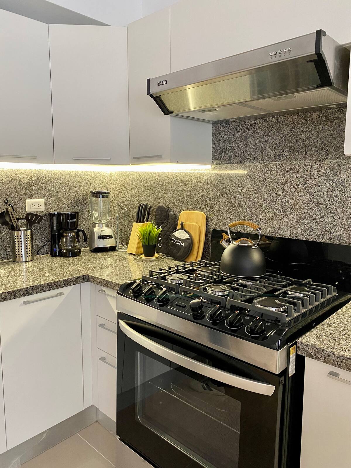 apartamentos - Alquiler apartamento amueblado- Evaristo Morales 7