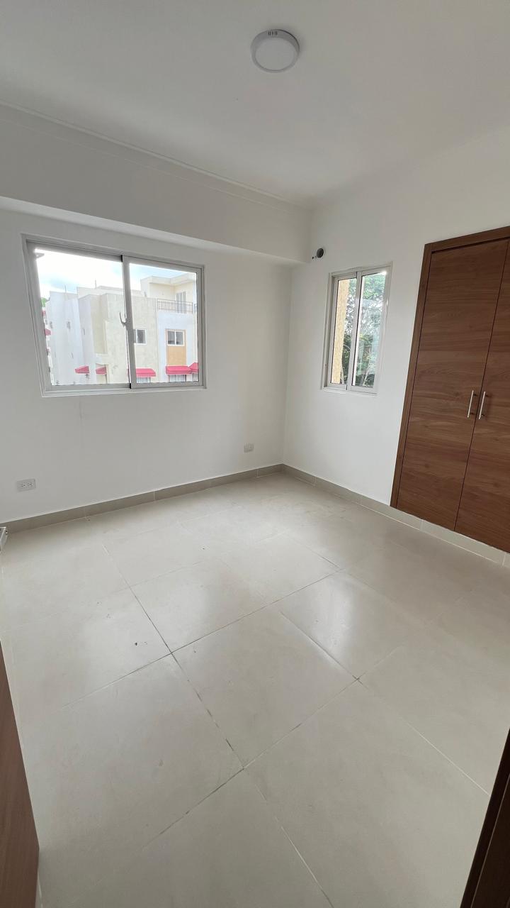apartamentos - Apto en venta en el residencial Brisas de las colinas 4, Santo Domingo Oeste 8